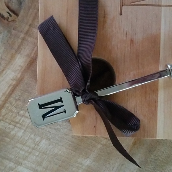 Mud Pie Wood Serving Board & Spreader with “M” Monogram - Picture 2 of 10